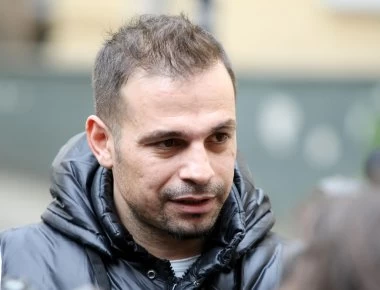 Τα «έχωσε» στον Κώστα Ζουράρι ο Ντέμης Νικολαϊδης: «Αναρωτιέμαι αν μας κυβερνούν ηλίθιοι» (φώτο)